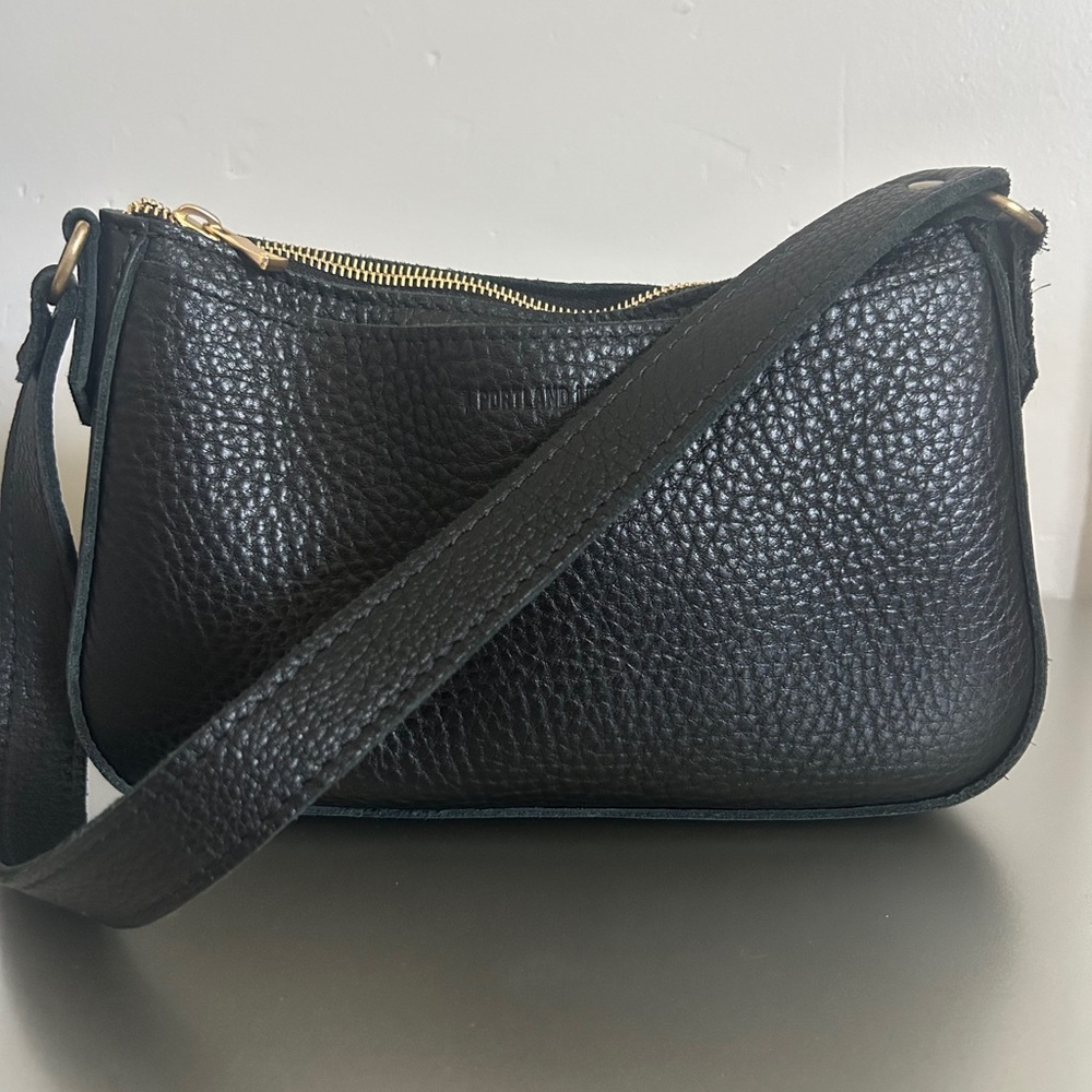 Portland Leather Lucy Black Shoulder Bag with Textured Finish.